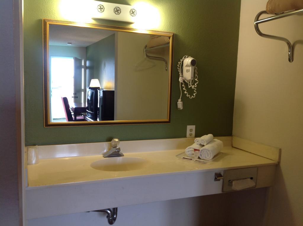 Eunice Plaza Motel El Monte Room photo
